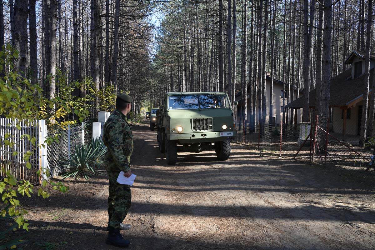 Uručena donacija vlasnicima objekata oštećenih u požaru u vikend naselju Vinci 12.jpg