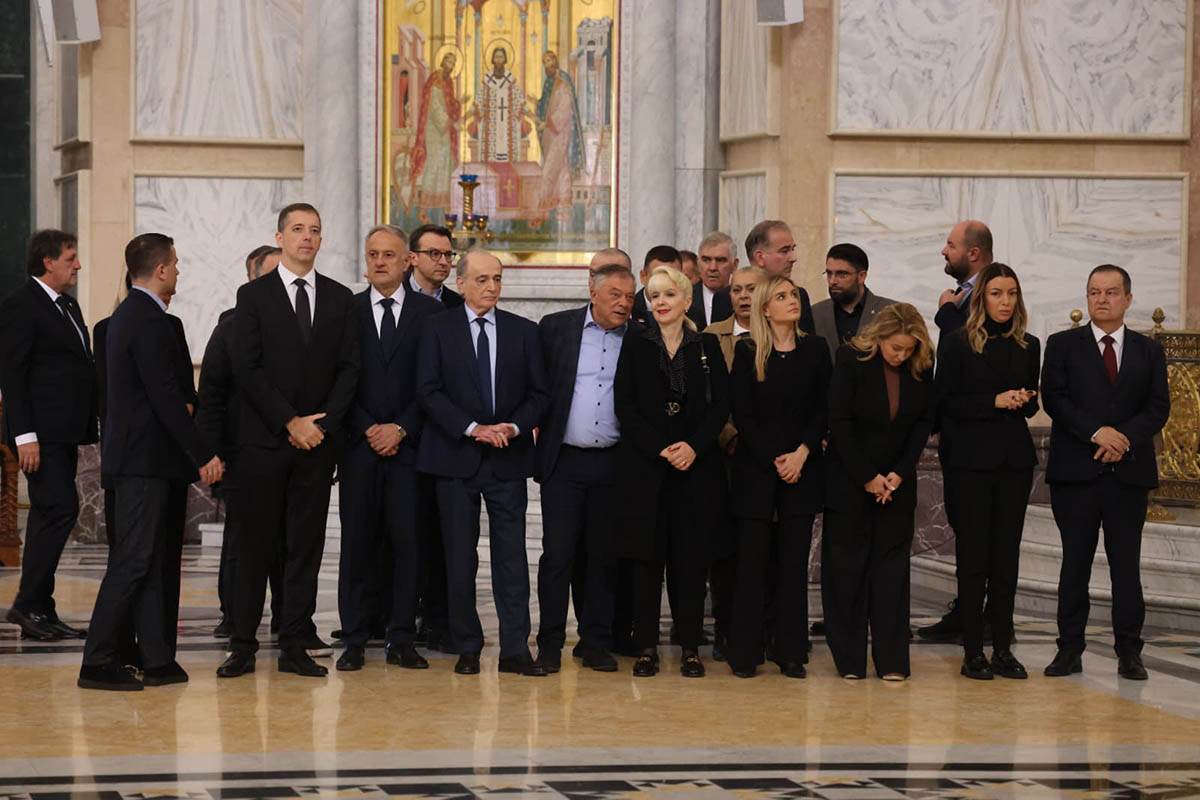 Parastos u Hramu Svetog Save za stradale u padu nadstrešnice u Novom Sadu (2).jpg