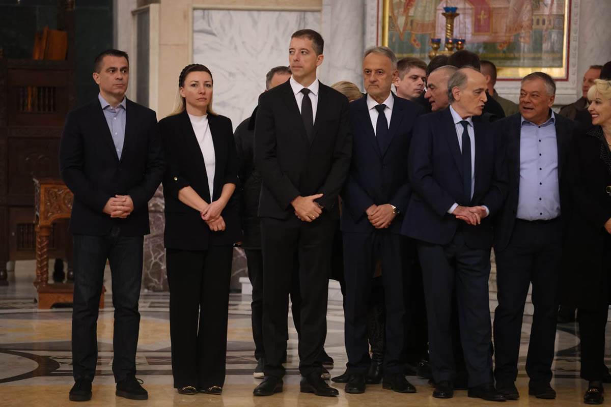 Parastos u Hramu Svetog Save za stradale u padu nadstrešnice u Novom Sadu (4).jpg