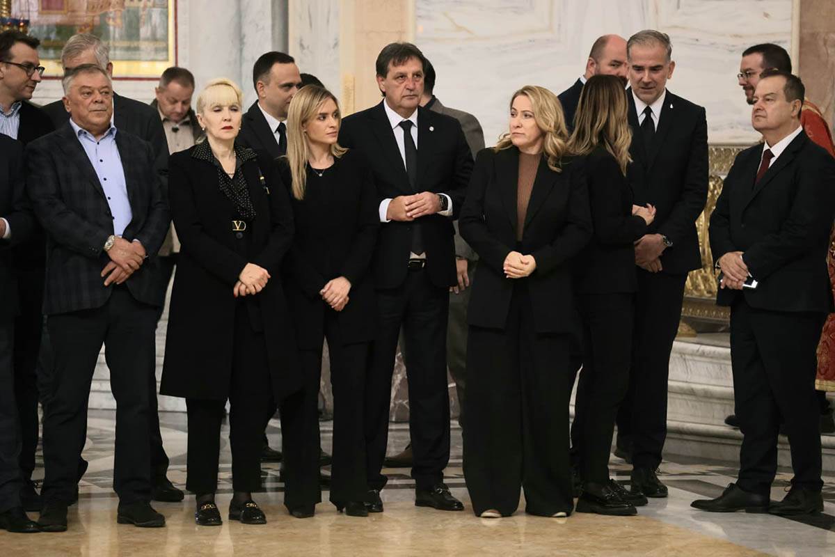 Parastos u Hramu Svetog Save za stradale u padu nadstrešnice u Novom Sadu (6).jpg