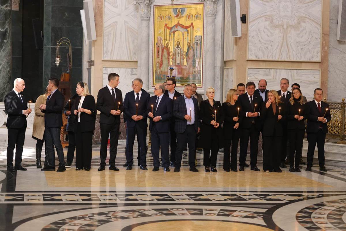 Parastos u Hramu Svetog Save za stradale u padu nadstrešnice u Novom Sadu (10).jpg