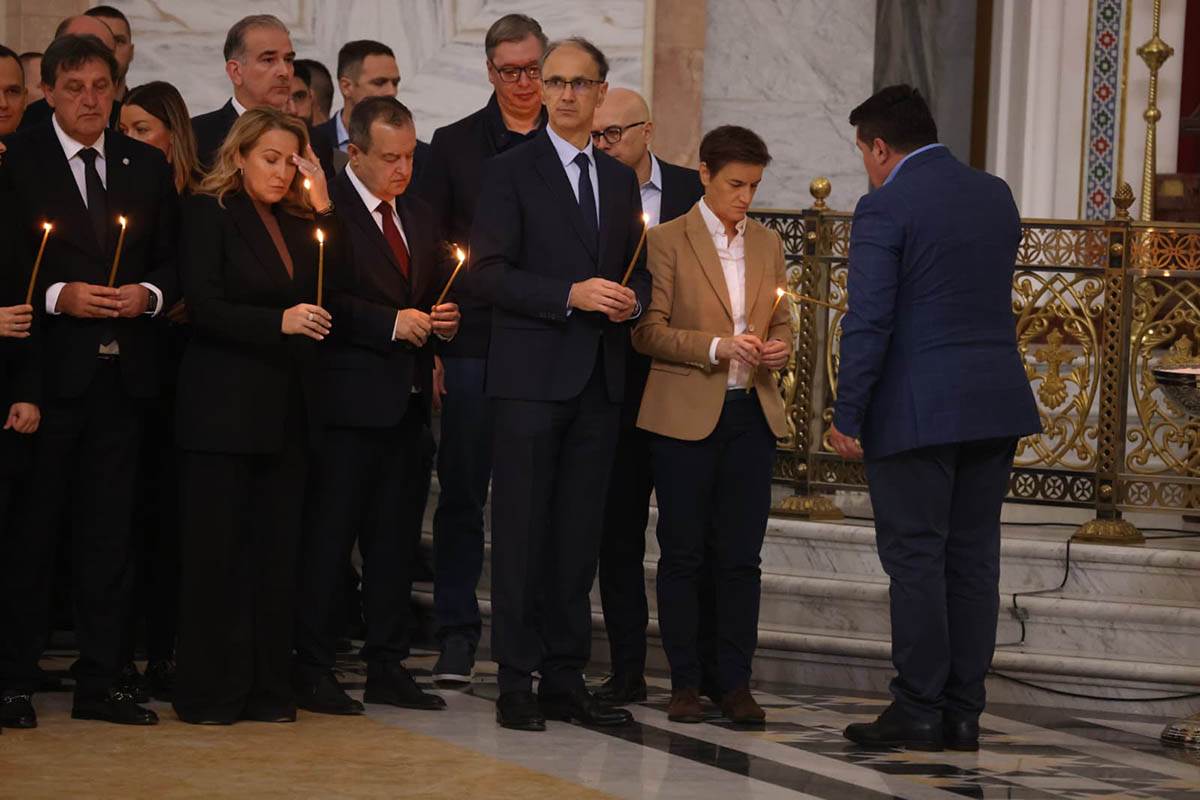 Parastos u Hramu Svetog Save za stradale u padu nadstrešnice u Novom Sadu (12).jpg