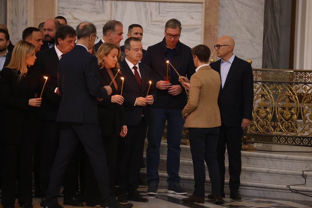 Parastos u Hramu Svetog Save za stradale u padu nadstrešnice u Novom Sadu (13).jpg