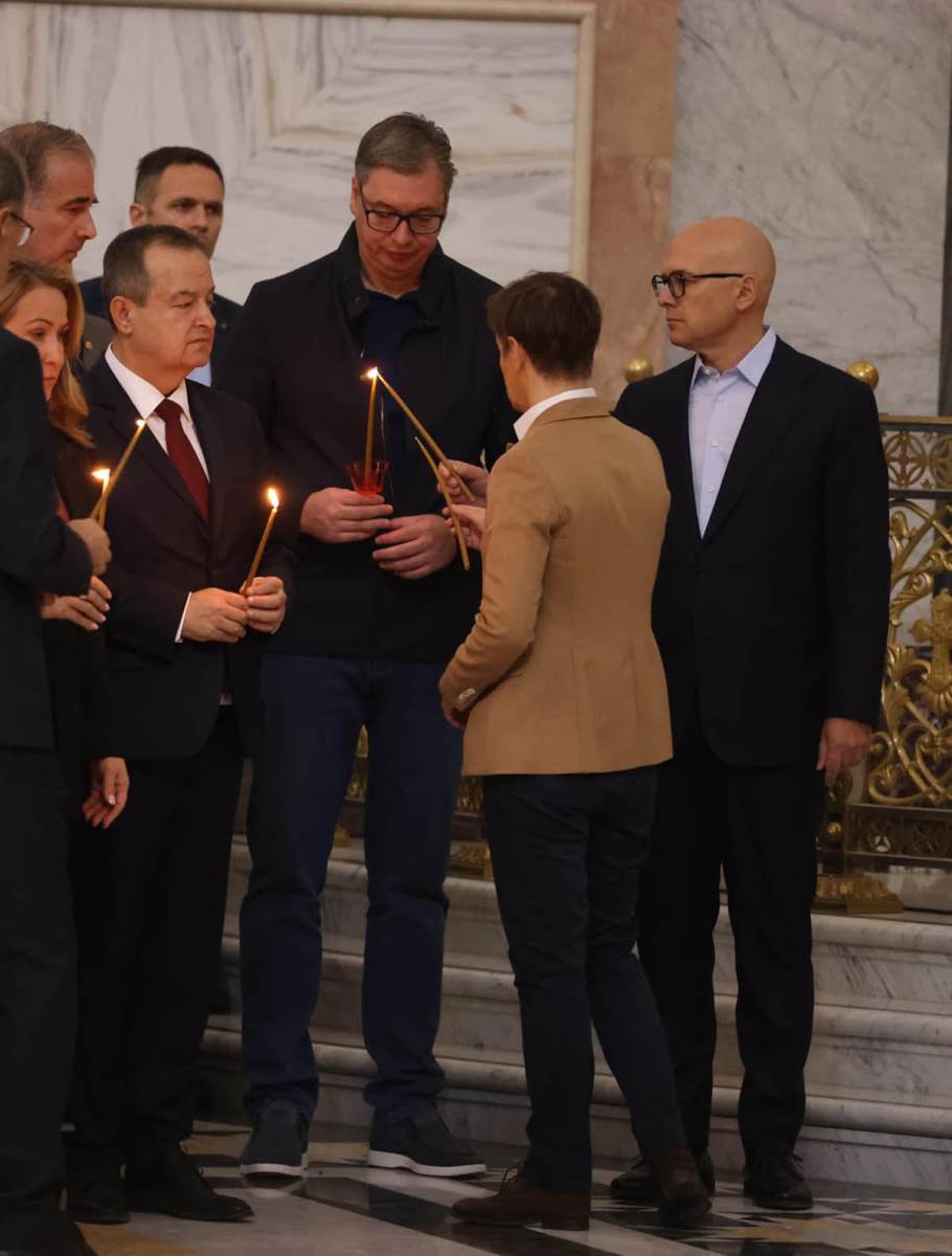 Parastos u Hramu Svetog Save za stradale u padu nadstrešnice u Novom Sadu (16).jpg