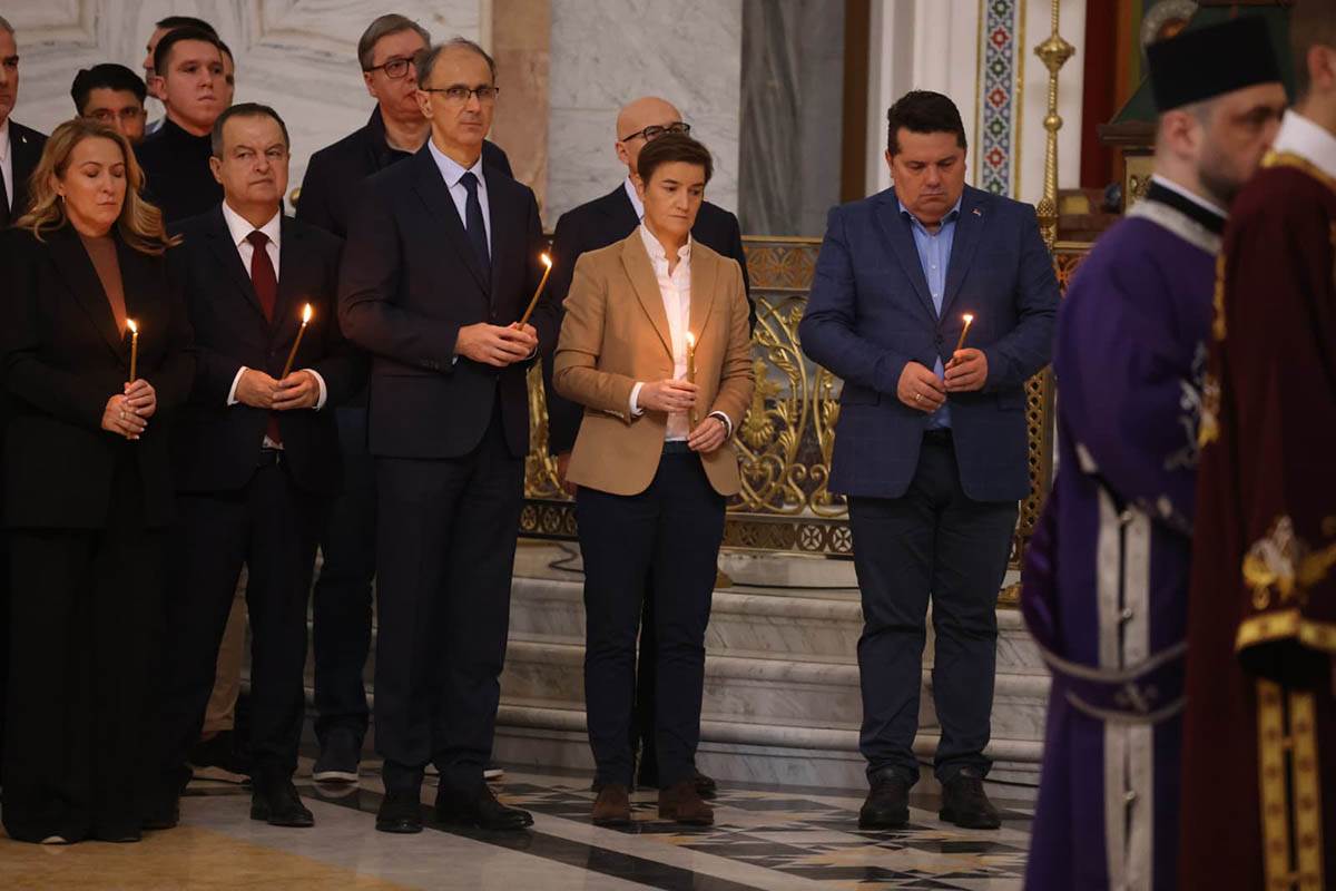 Parastos u Hramu Svetog Save za stradale u padu nadstrešnice u Novom Sadu (17).jpg