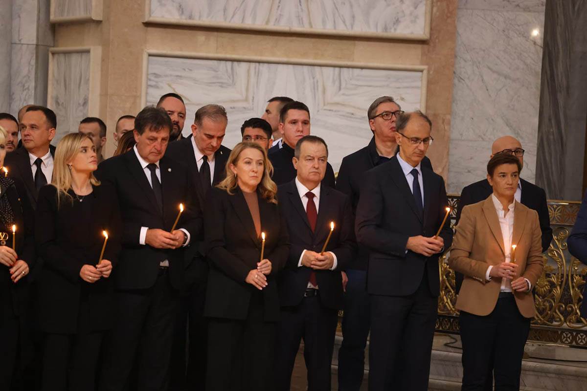 Parastos u Hramu Svetog Save za stradale u padu nadstrešnice u Novom Sadu (21).jpg