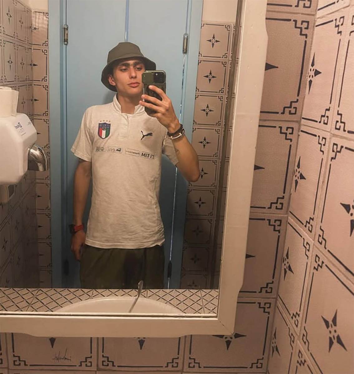 Ahile Kostakurta (8).jpg