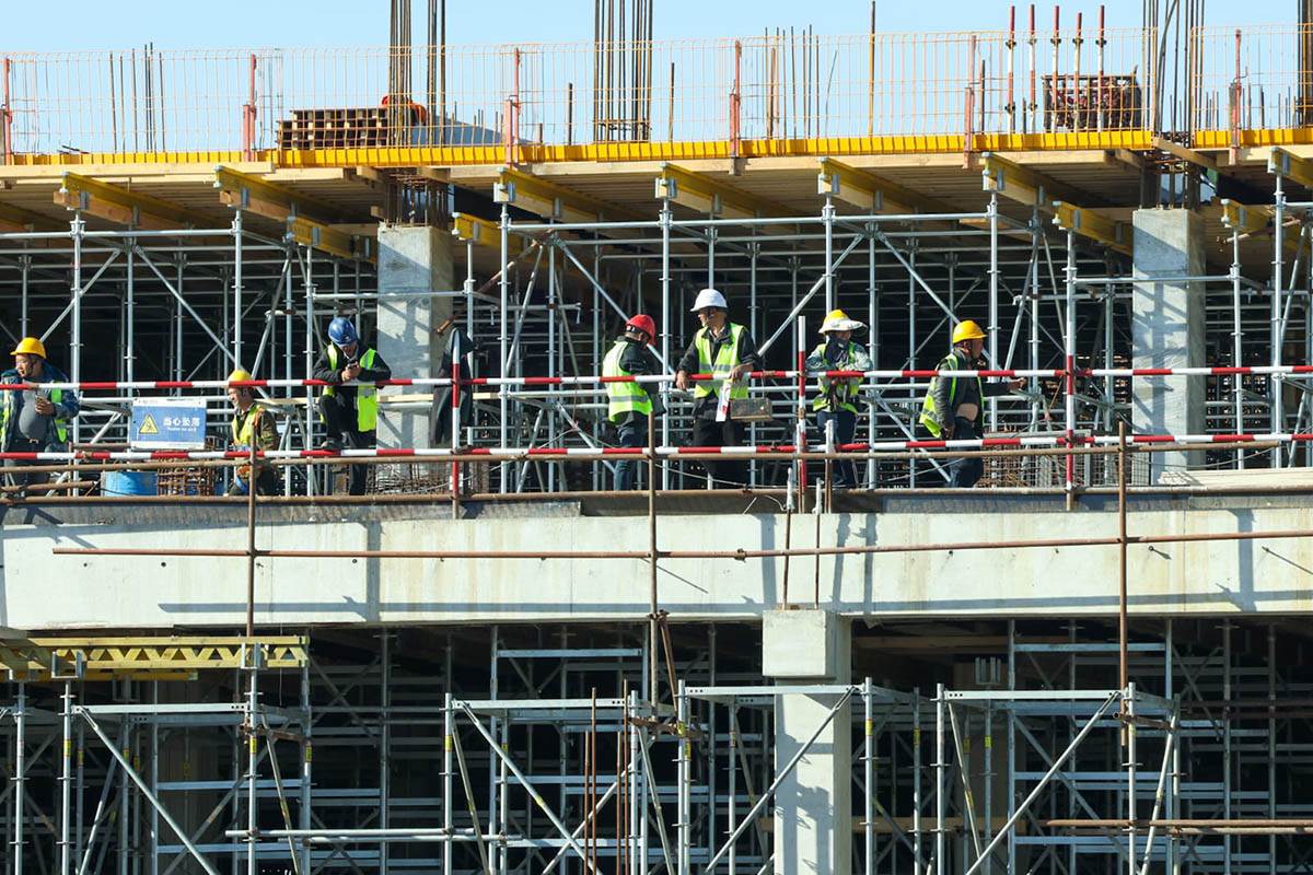 Aleksandar Vučić obilazi izgradnju Nacionalnog stadiona (8).jpg