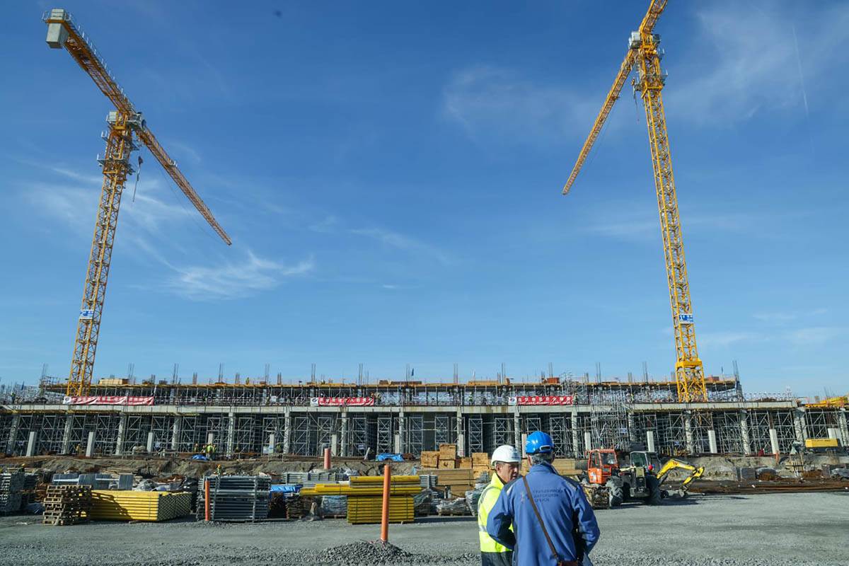 Aleksandar Vučić obilazi izgradnju Nacionalnog stadiona (16).jpg