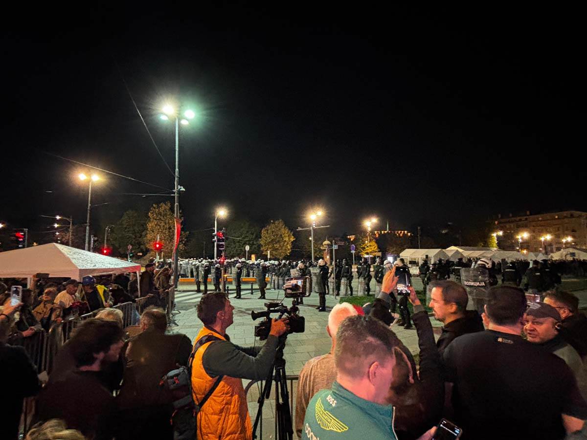 Haos ispred Skupštine 2.jpg