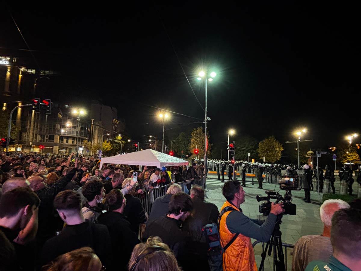 Haos ispred Skupštine 4.jpg