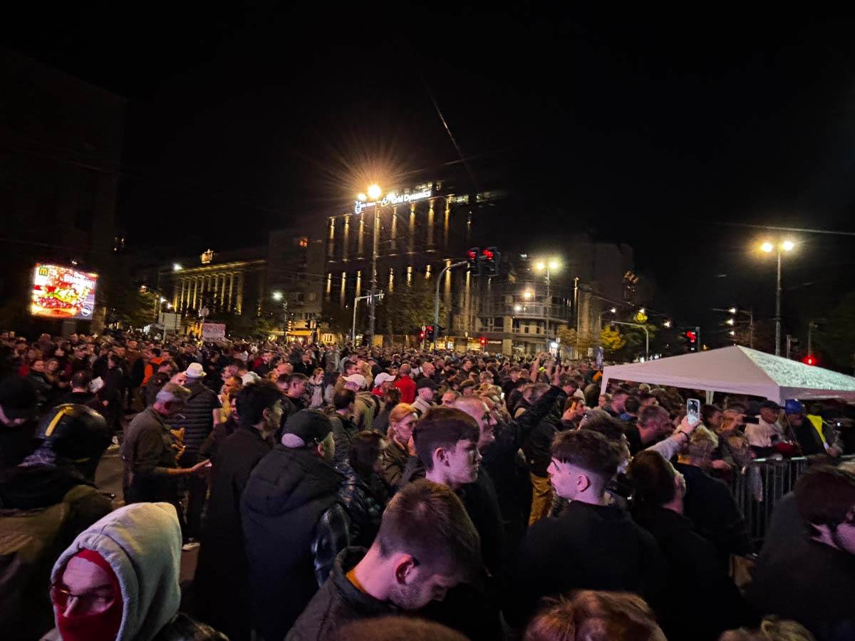 Haos ispred Skupštine 5.jpg