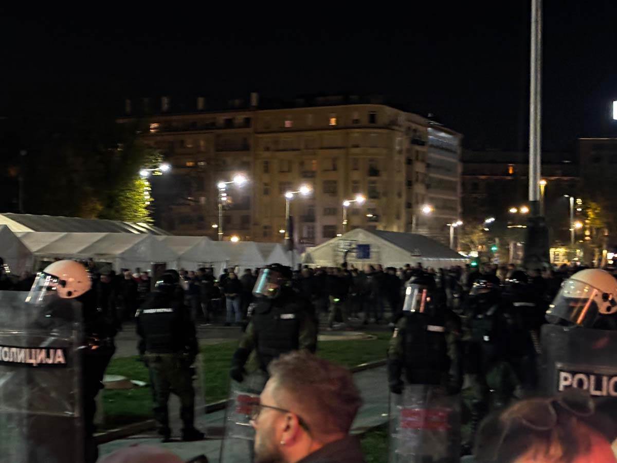 Haos ispred Skupštine 6.jpg