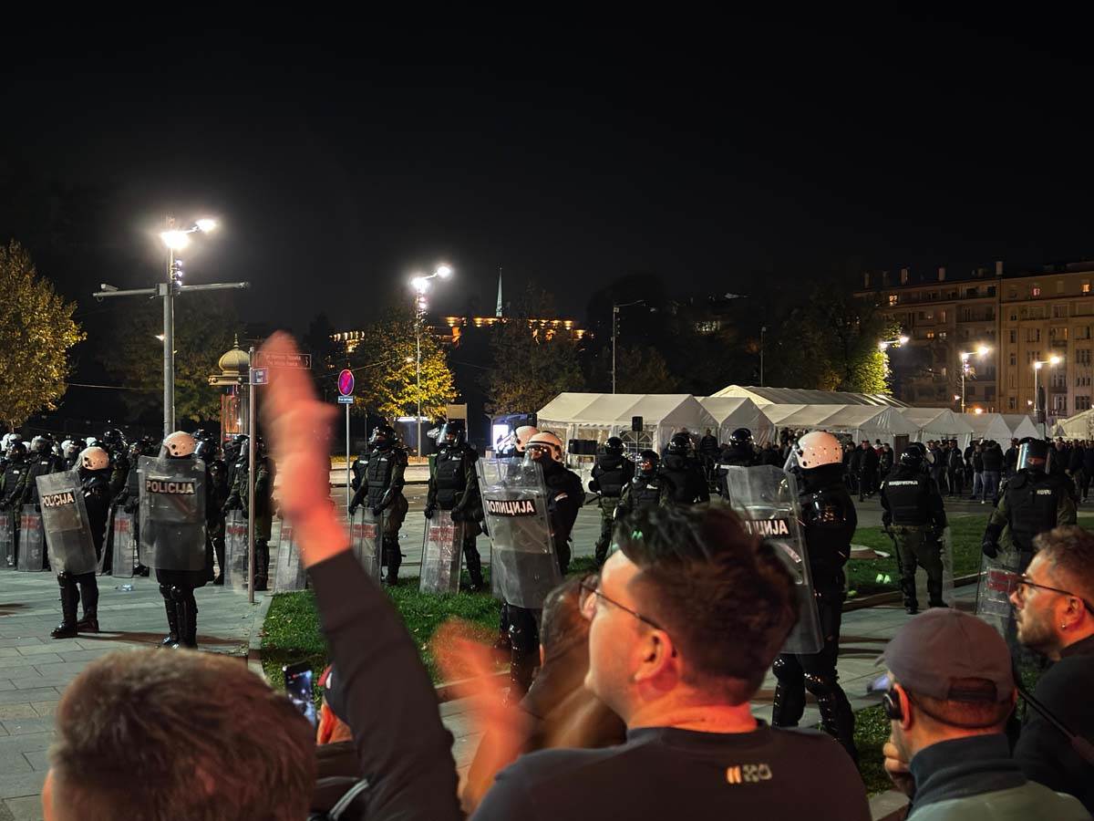 Haos ispred Skupštine 7.jpg