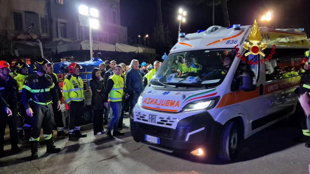 Radnik poginuo u urušavanju srednjovekovne kule u Rimu (2).jpg