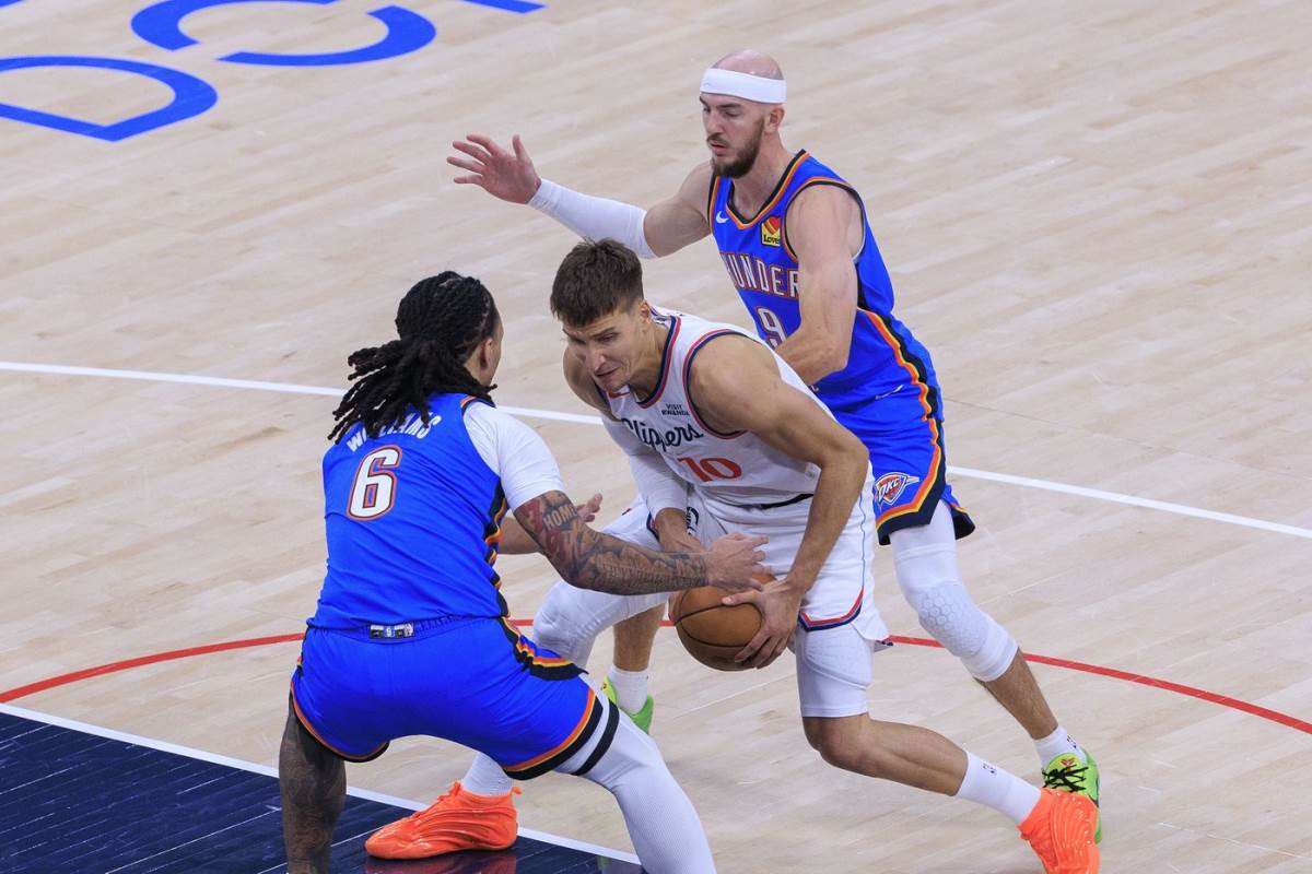 Bogdan Bogdanović kreće na koš Oklahome