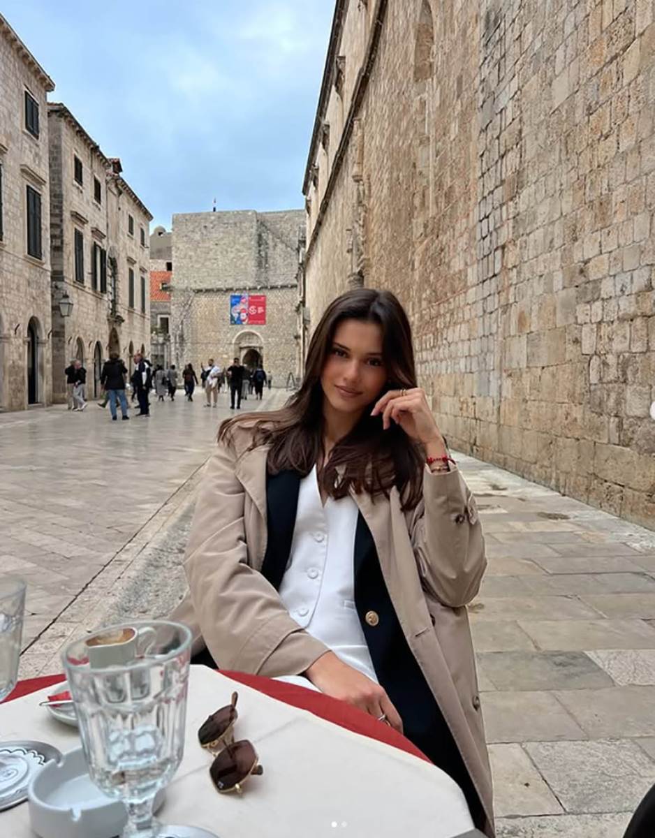 Laura gnjatovic (2).jpg