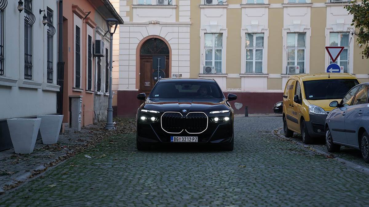 BMW X7.jpg
