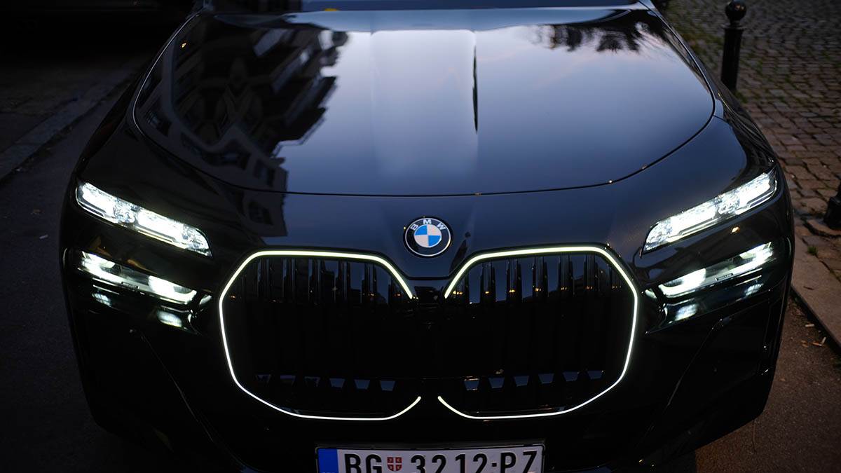 BMW X7.jpg