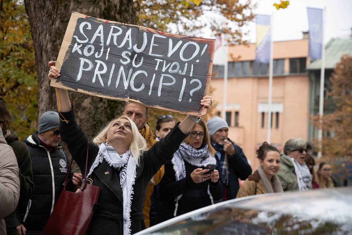 protesti u sarajevu zbog meča evrolige 5.jpg