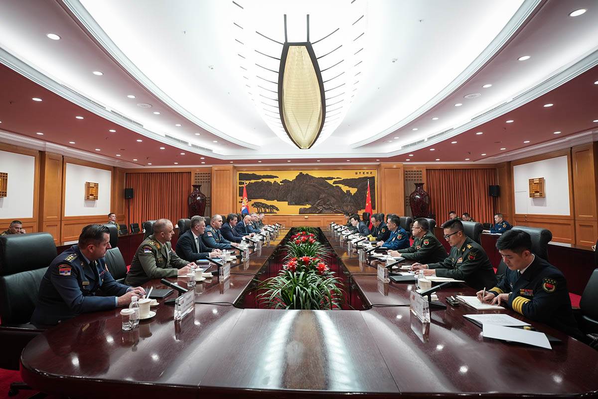 Sastanak ministra Gašića sa ministrom nacionalne odbrane NR Kine u Pekingu 9.jpg