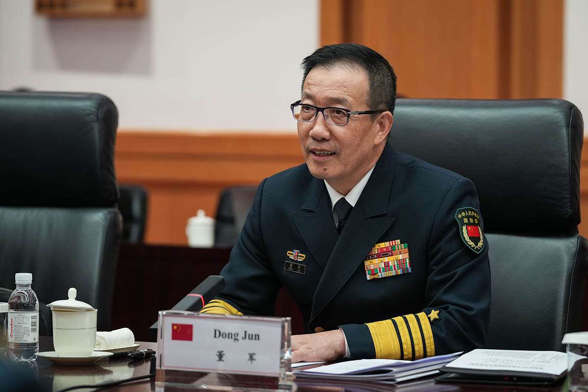 Sastanak ministra Gašića sa ministrom nacionalne odbrane NR Kine u Pekingu 19.jpg