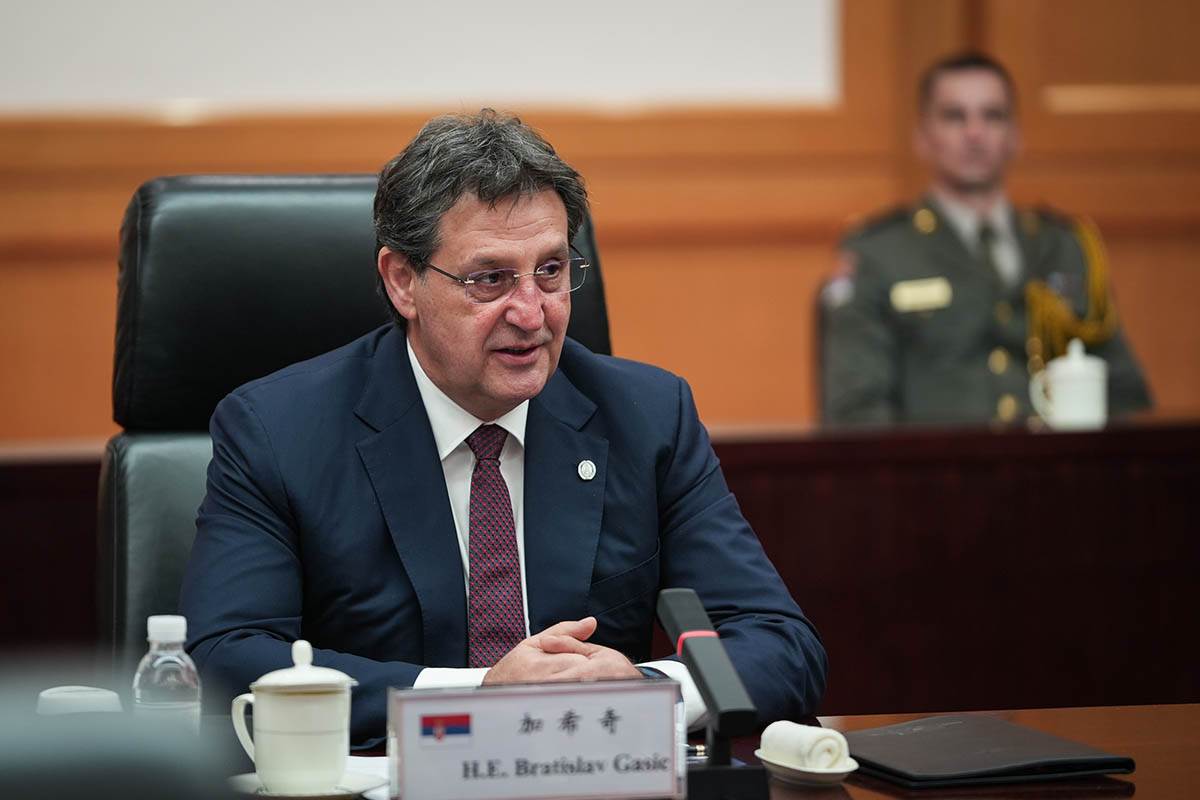 Sastanak ministra Gašića sa ministrom nacionalne odbrane NR Kine u Pekingu 20.jpg