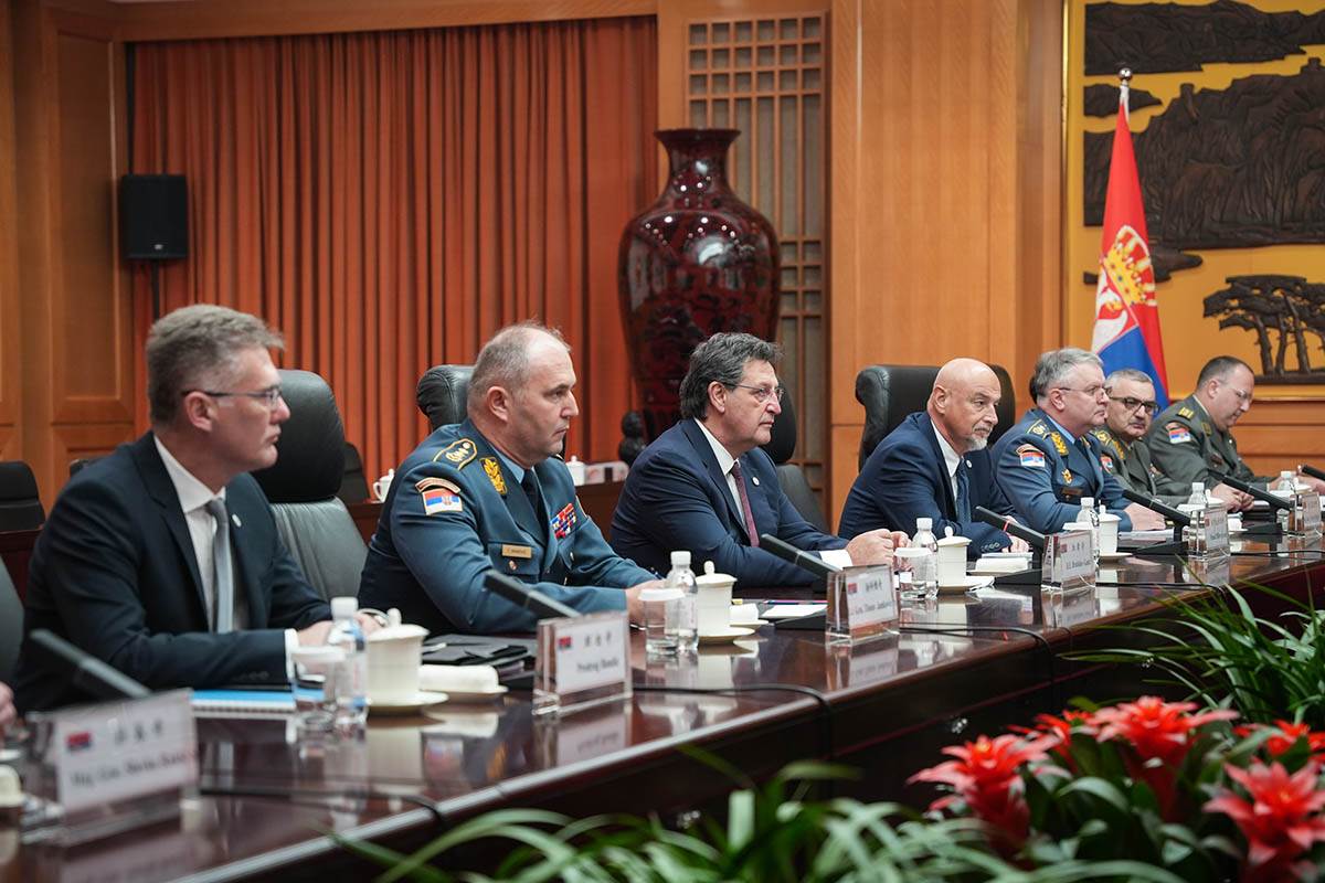 Sastanak ministra Gašića sa ministrom nacionalne odbrane NR Kine u Pekingu 8.jpg