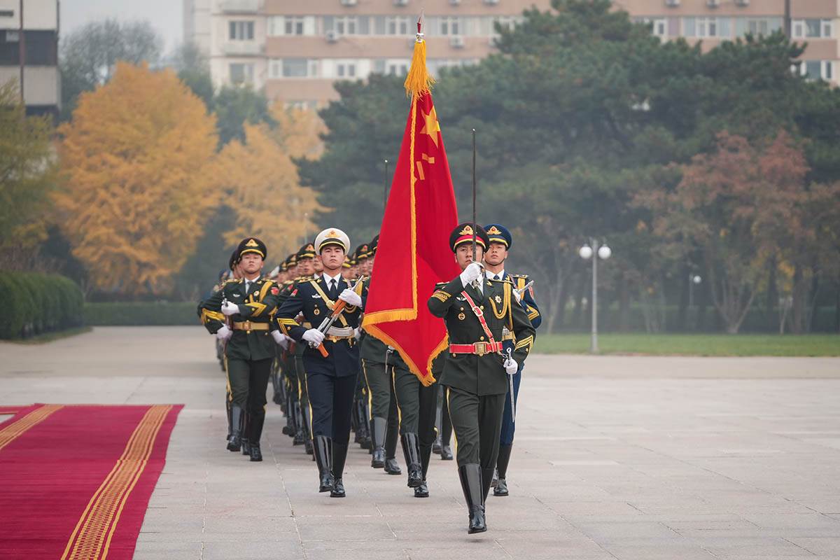 Sastanak ministra Gašića sa ministrom nacionalne odbrane NR Kine u Pekingu 18.jpg