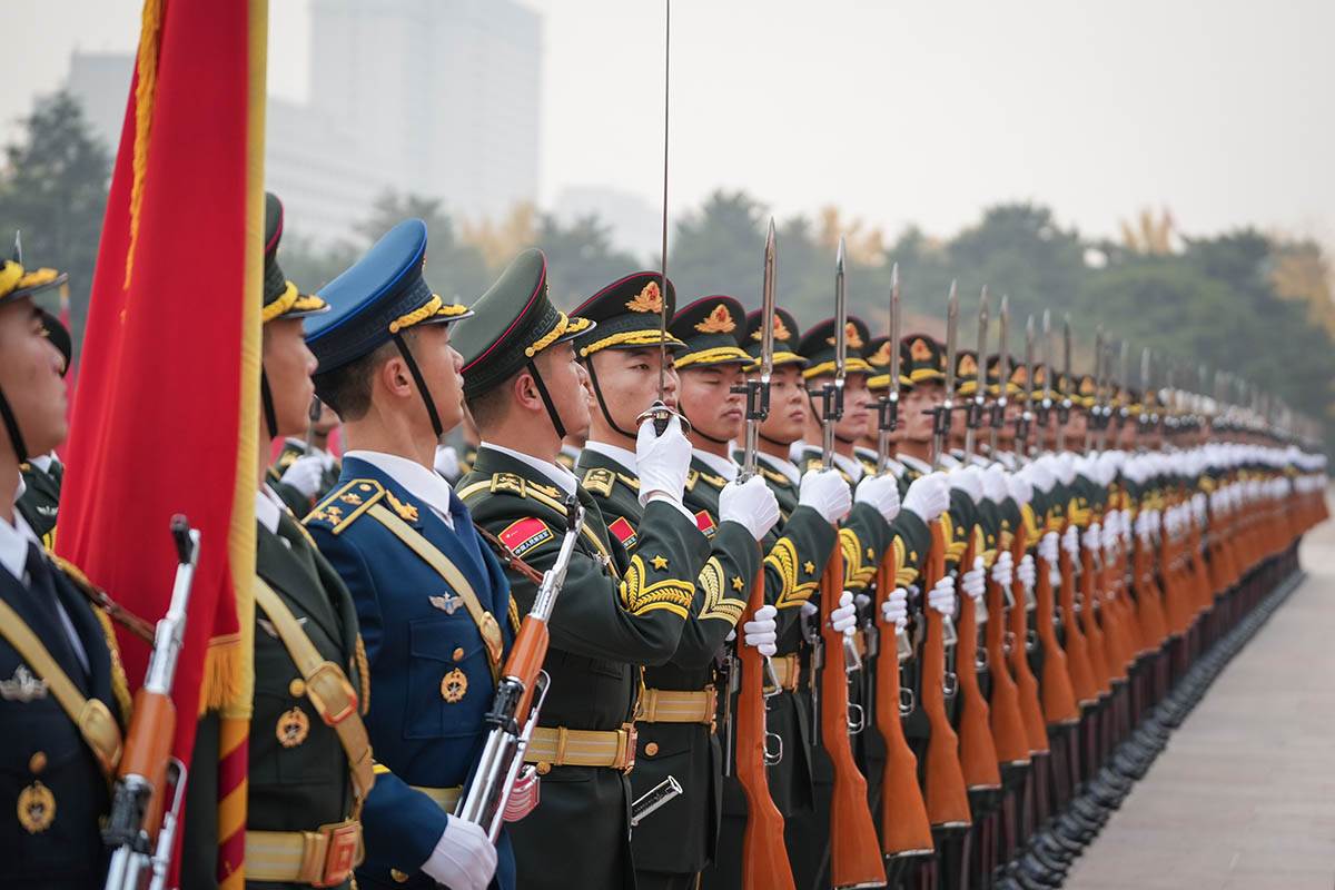 Sastanak ministra Gašića sa ministrom nacionalne odbrane NR Kine u Pekingu 14.jpg