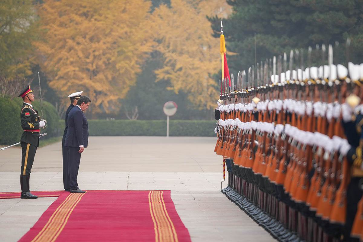 Sastanak ministra Gašića sa ministrom nacionalne odbrane NR Kine u Pekingu 15.jpg