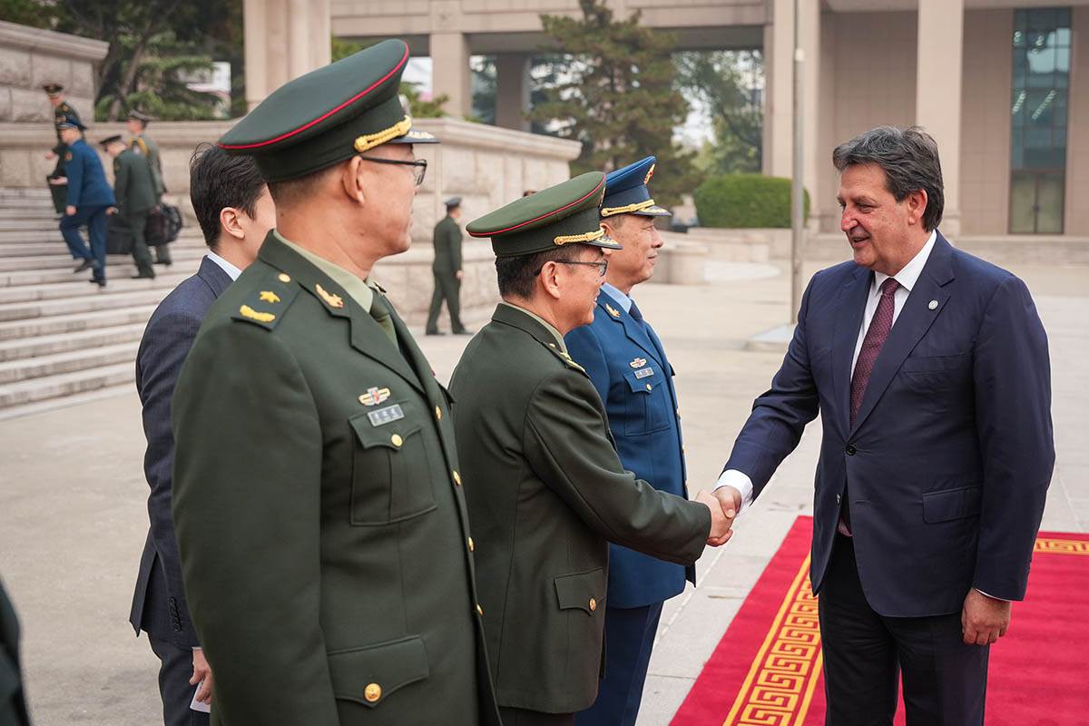 Sastanak ministra Gašića sa ministrom nacionalne odbrane NR Kine u Pekingu 3.jpg