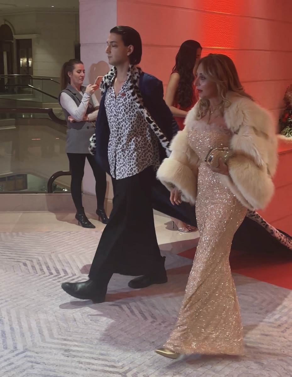 Događaj u Beogradu okupio estradu: Evo kako su izgledale slavne dame, grme dekoltei i obline u glamuroznim toaletama