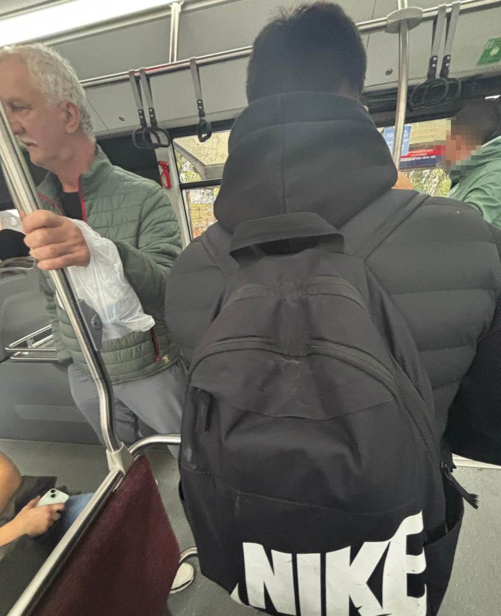 Đuro Palica se vozi gradskim prevozom (3).jpg