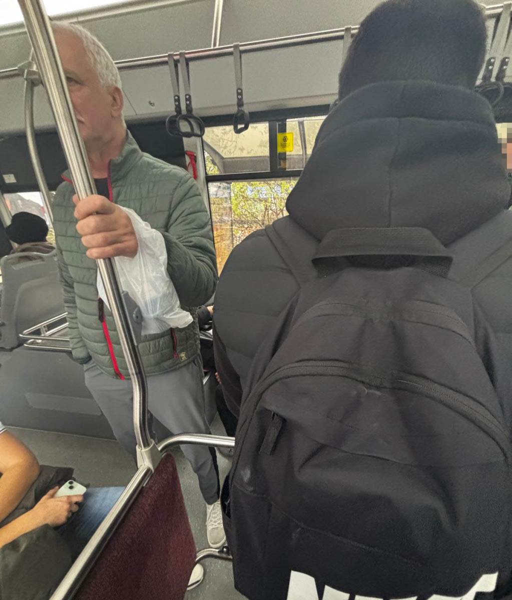 Đuro Palica se vozi gradskim prevozom (4).jpg