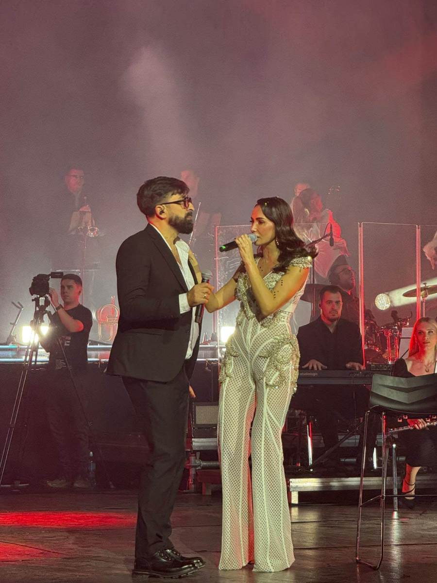 Ognjen Amidzic se pridružio Emini na bini (3).jpg