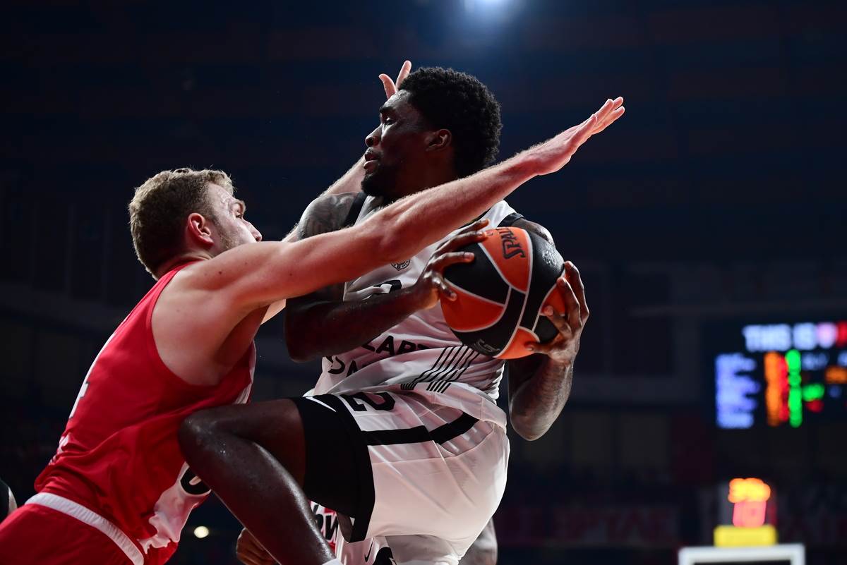 Olympiacos - Partizan (2).jpg