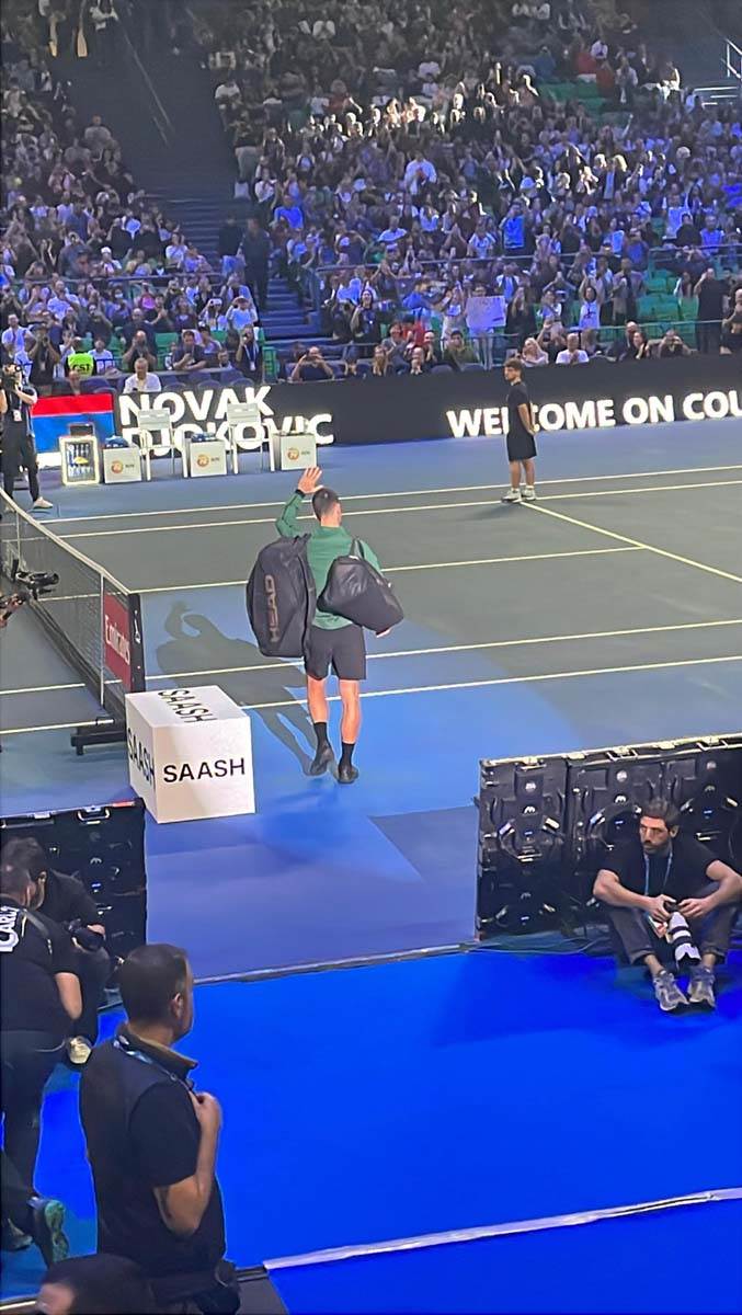 Novak Ðoković izlazak na teren pred finale u Atini 4.jpg