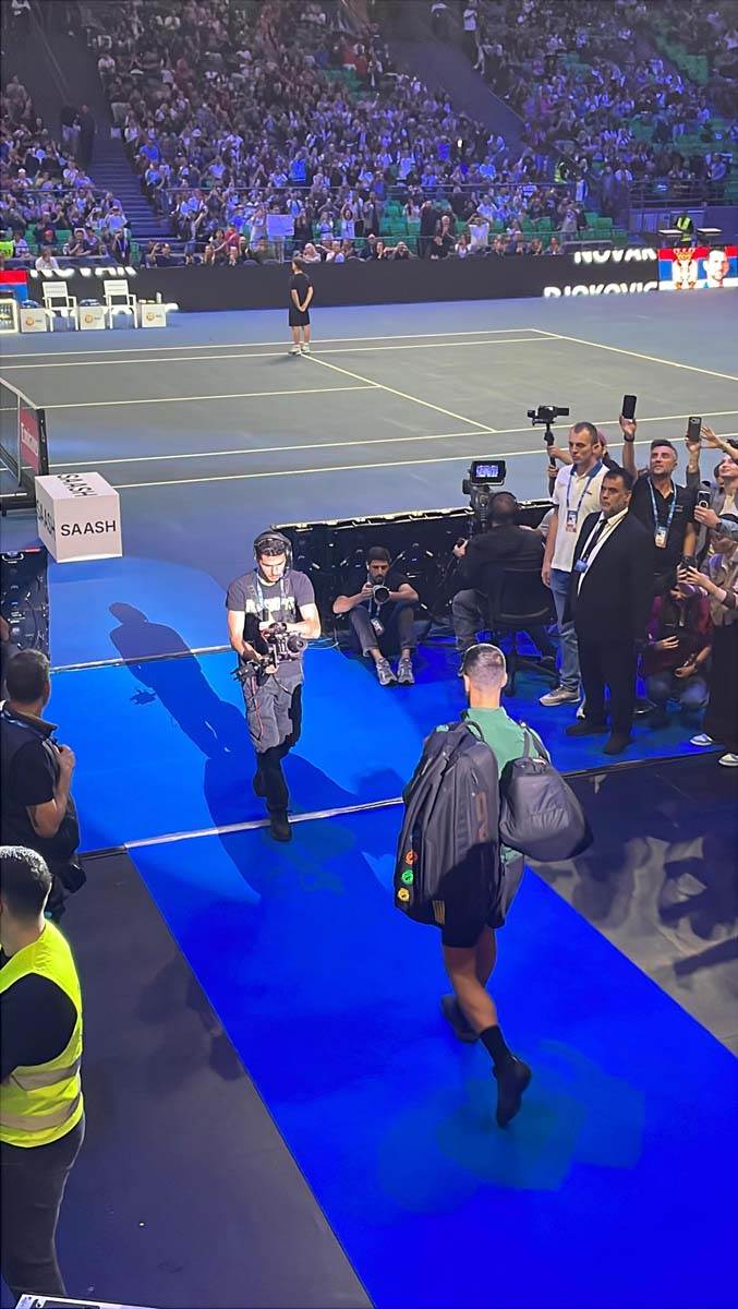 Novak Ðoković izlazak na teren pred finale u Atini 6.jpg