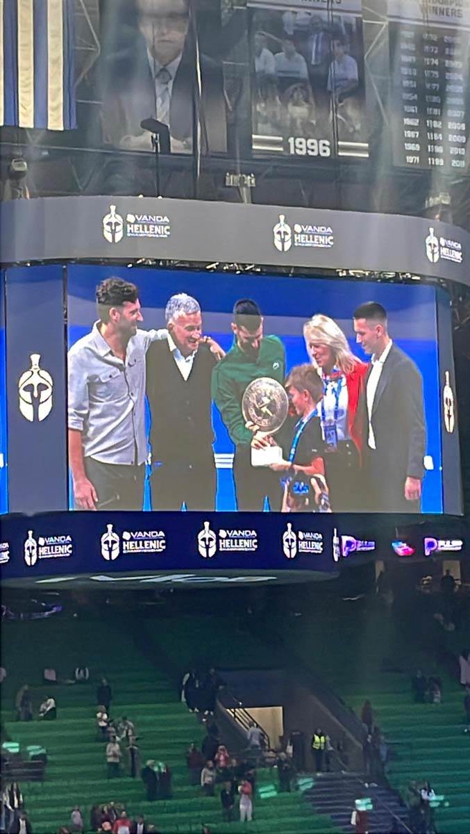 Novak Đoković sa porodicom 3.jpg