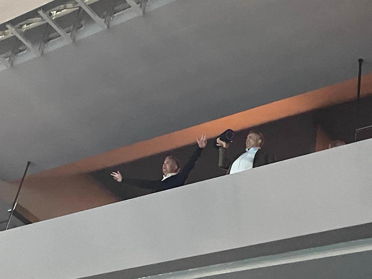 Srđan Đoković slavi pobedu Novaka Đokovića u Atini