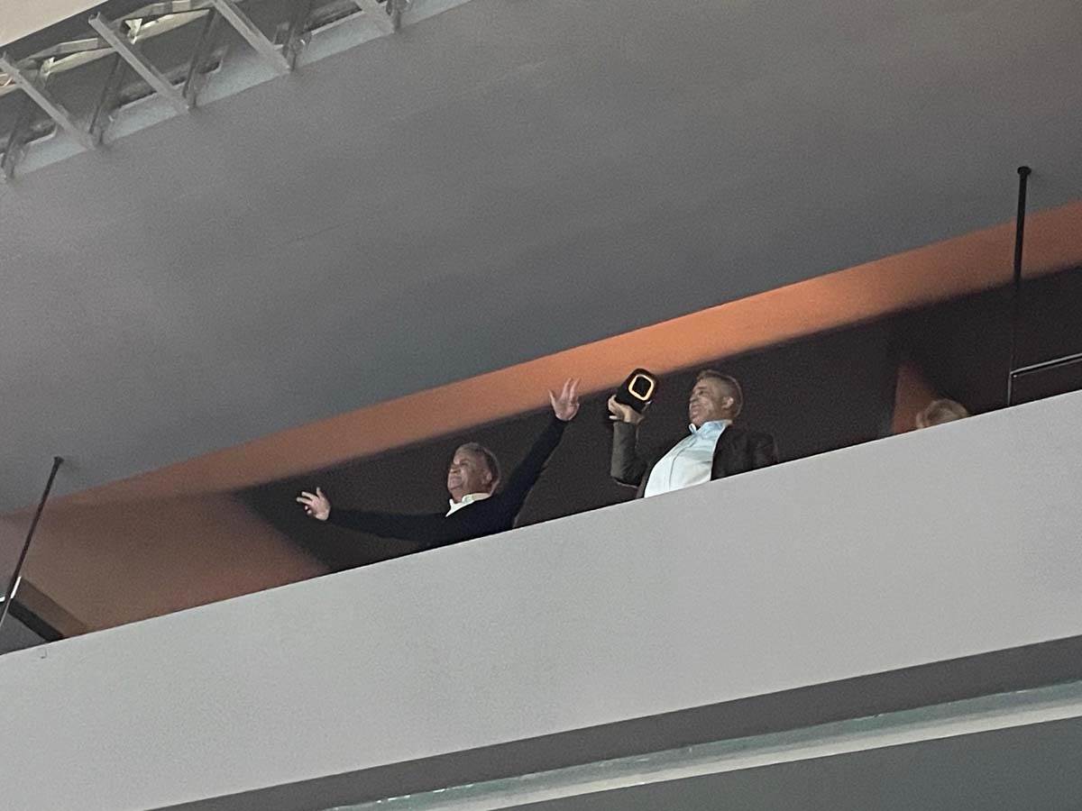 Srđan Đoković slavi pobedu Novaka Đokovića u Atini