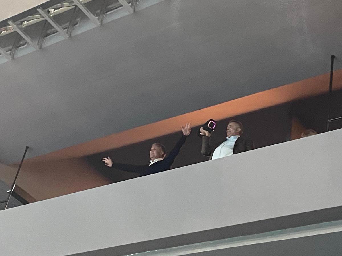 Srđan Đoković slavi pobedu Novaka Đokovića u Atini