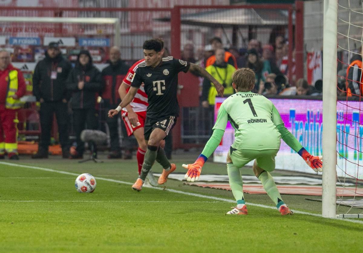 Luis Dijaz gol iz mrtvog ugla za Bajern