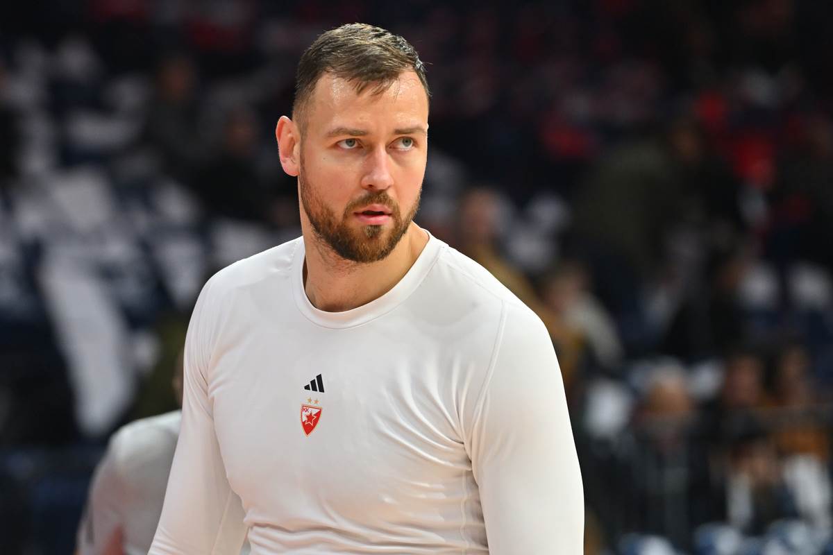 Donatas Motiejunas na zagrevanju u Zvezdi