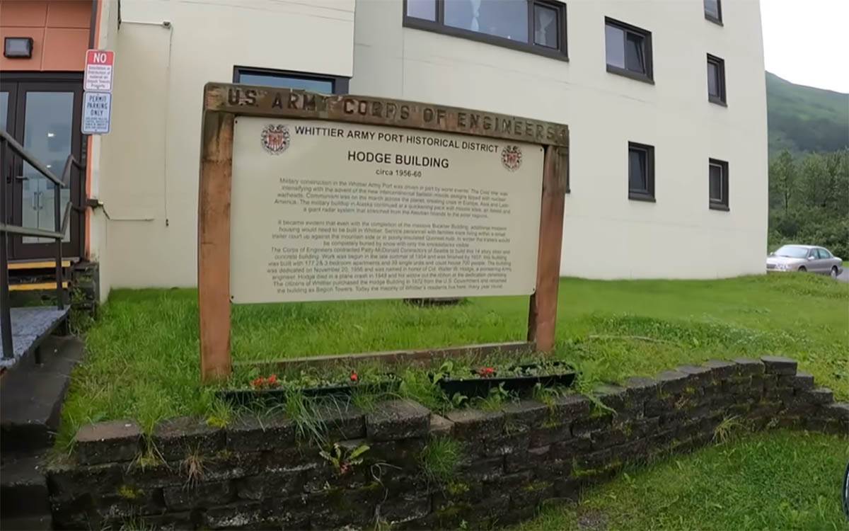 zgrada na Aljsaci u kojoj svi stanovnici živi  pod jednim krovom (3).jpg