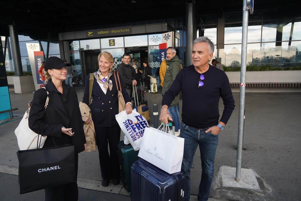 Srđan i Dijana Đoković na aerodromu u Beogradu