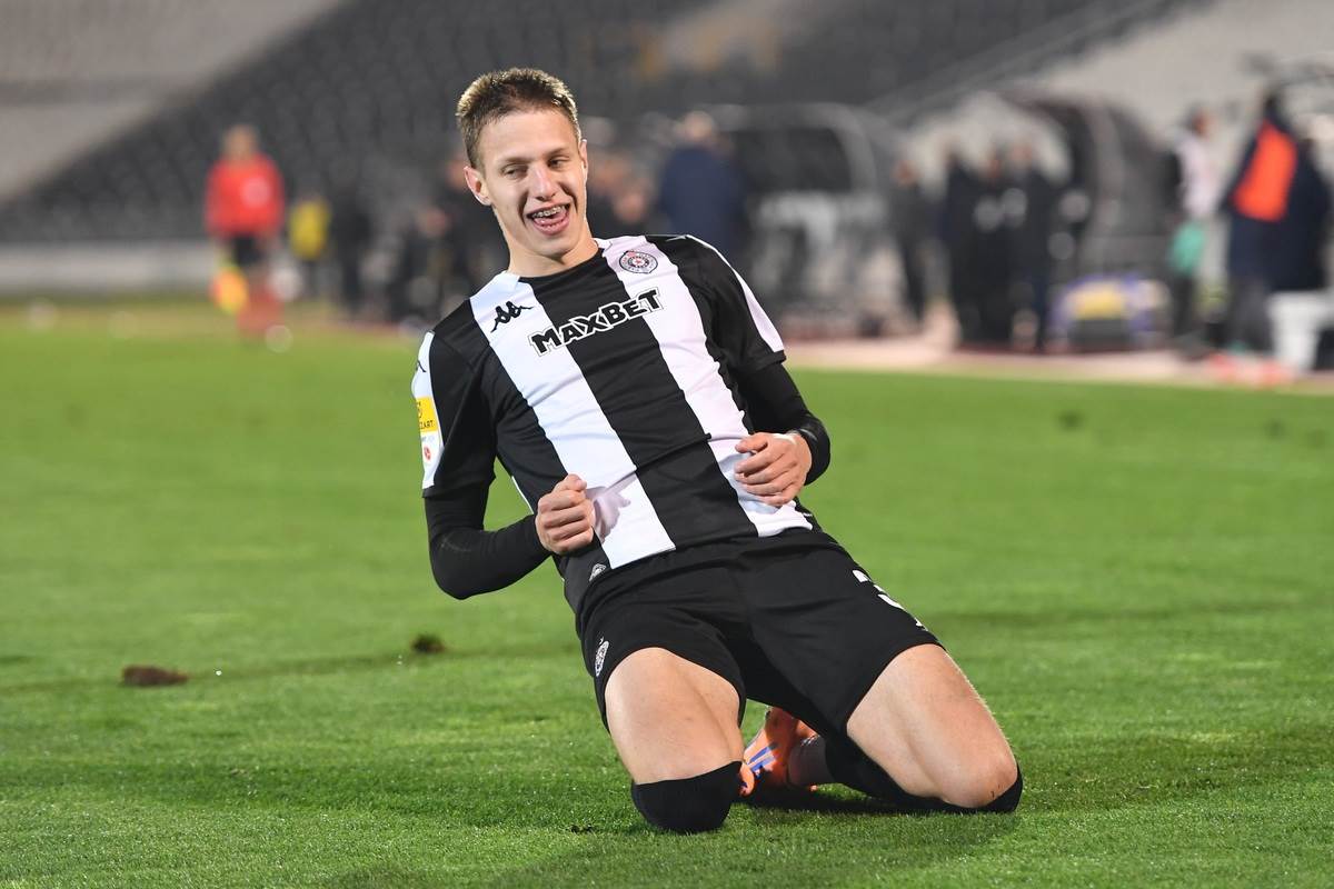 Ognjen Ugrešić slavi gol na Partizan Spartak