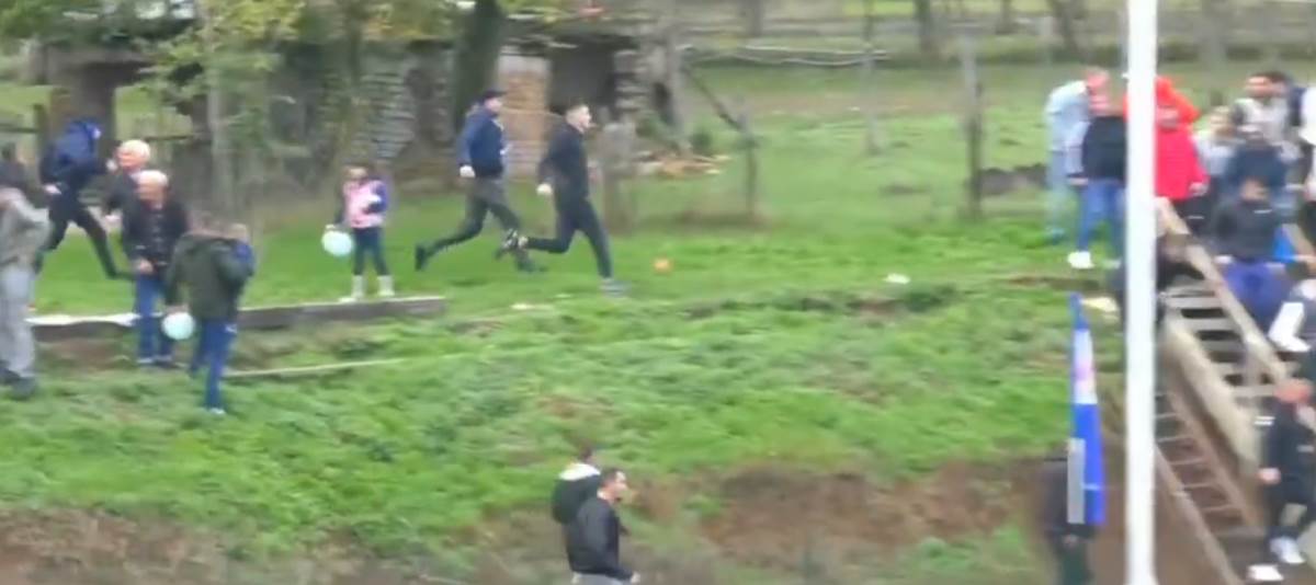 Stampedo i haos navijača na Omladinac Rajkovac Rad