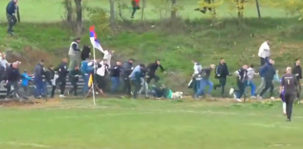 Stampedo i haos navijača na Omladinac Rad